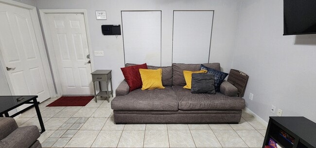 Building Photo - Pink 45th