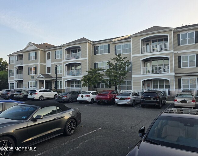 Foto del edificio - 625 Sloan Ct
