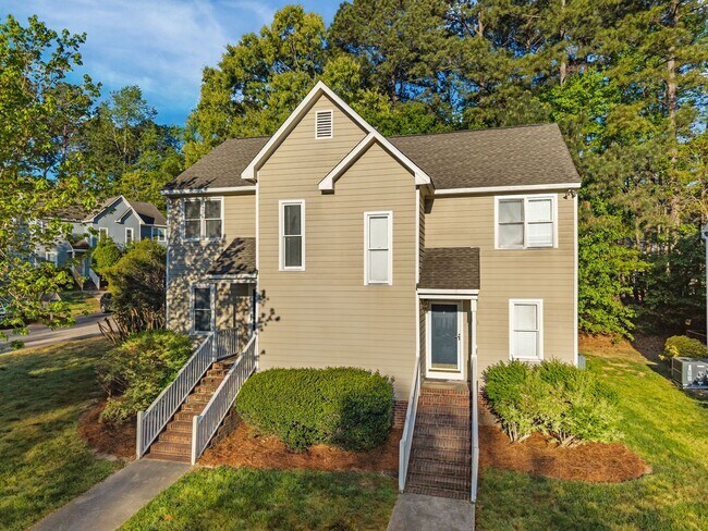 Building Photo - Fantastic End-Unit Townhome Available Now!
