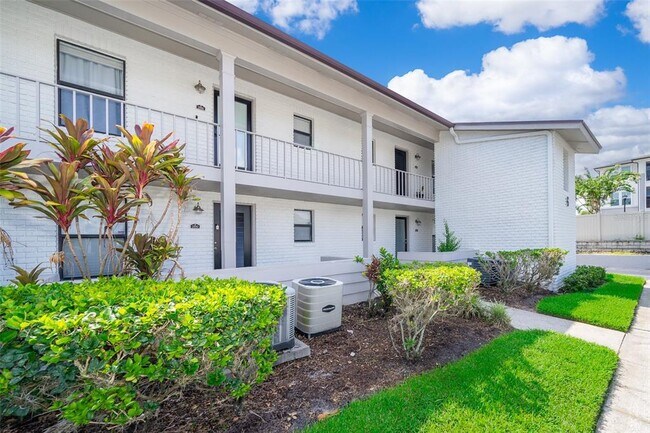 Building Photo - 2932 Plaza Terrace Dr