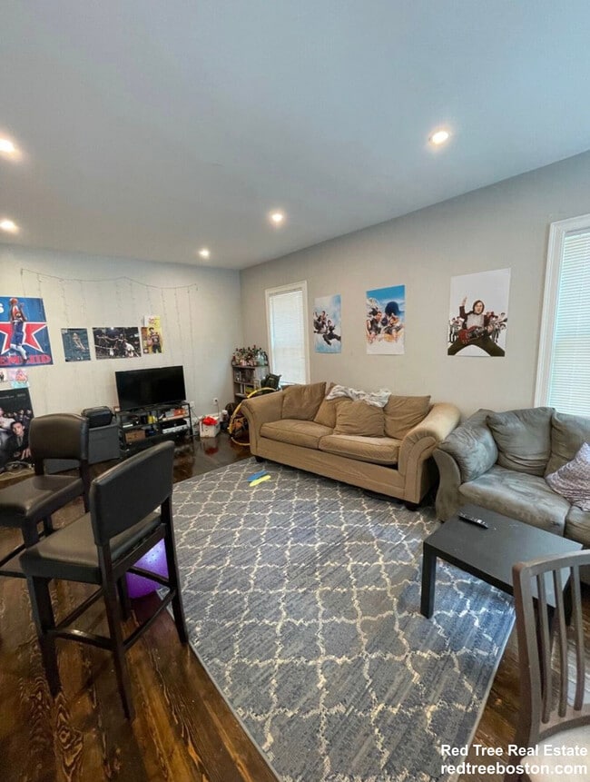 Building Photo - 91 Hillside St