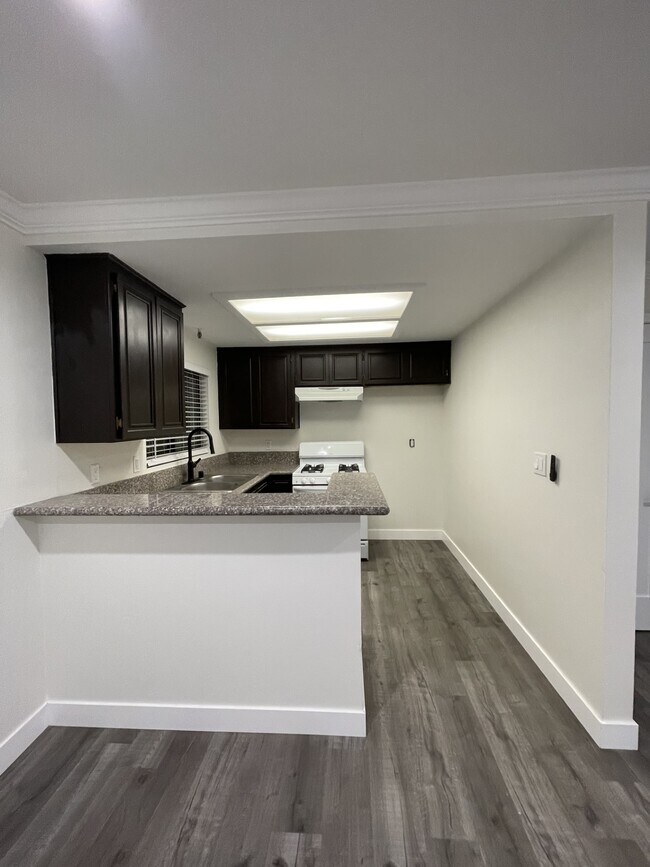 Foto del edificio - 5743 Klump Ave