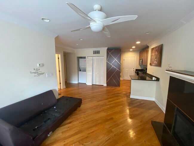 Foto del edificio - 2241 W Morse Ave