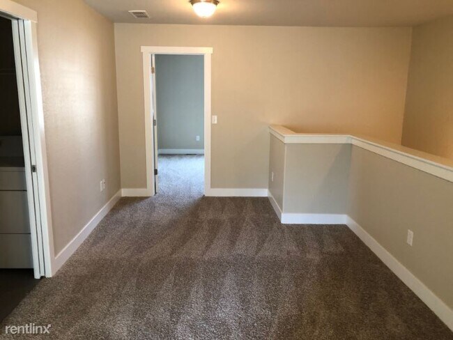 Building Photo - 3 Orchard Park Dr