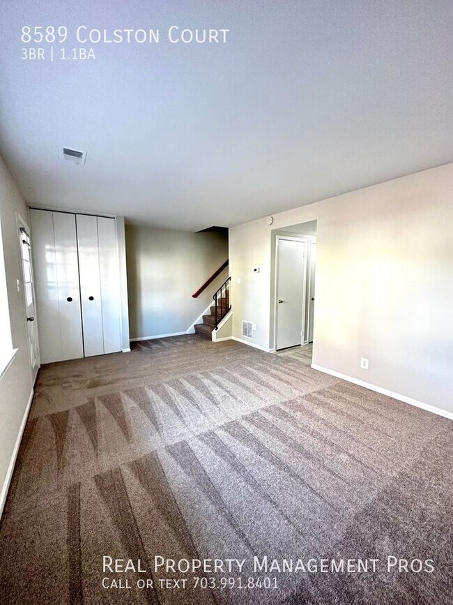 Building Photo - New Carpet and Fresh Paint / 3 Bed Townhou...