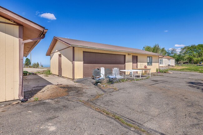 Building Photo - 3342 E 3/4 Rd