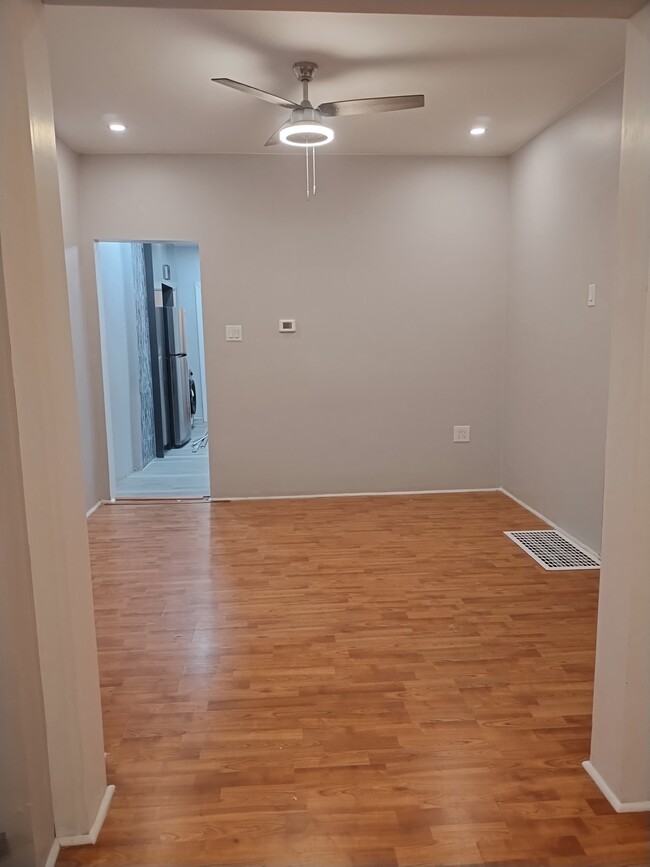 Dining room - 18 Porter Ave