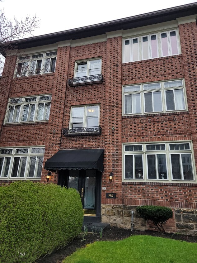 Two Bedroom Condo with Bonus Room in Shadyside - Two Bedroom Condo with Bonus Room in Shadyside