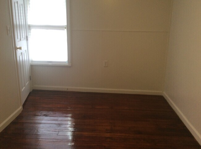 Building Photo - 3 Bedroom Home-York City SD