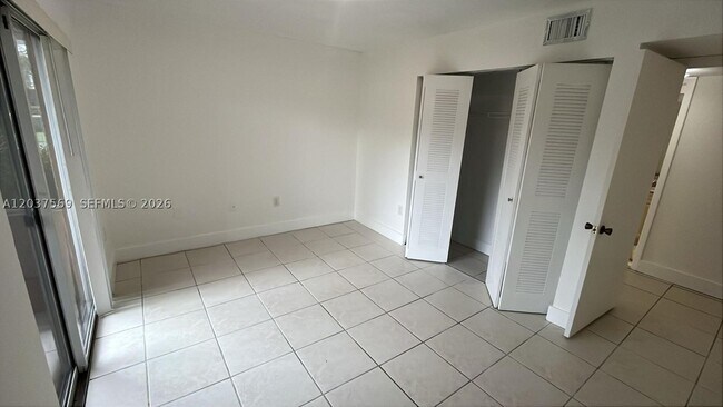 Foto del edificio - 4800 NW 102nd Ave