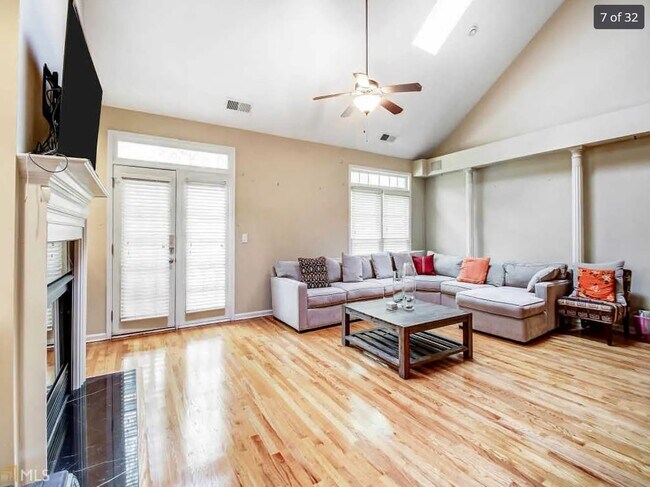 Building Photo - 6371 Queens Court Trce