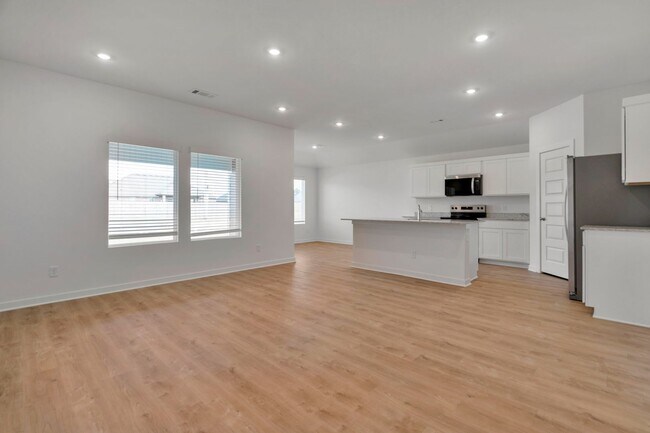 Foto del edificio - Brand-New 4 Bedroom Home in Prairie Grove! Move-in Ready! FENCE INCLUDED!