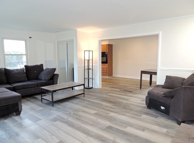 Foto del edificio - 2811 Birdseye Ln