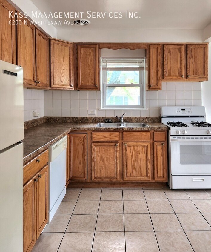 Foto principal - Spacious 3 bedroom flat in West Ridge with...