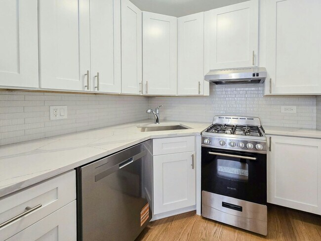 Foto del edificio - 516 W Cornelia Ave