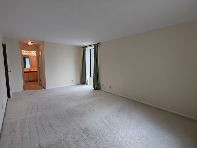 Foto del edificio - 3004 Glenmore Ave