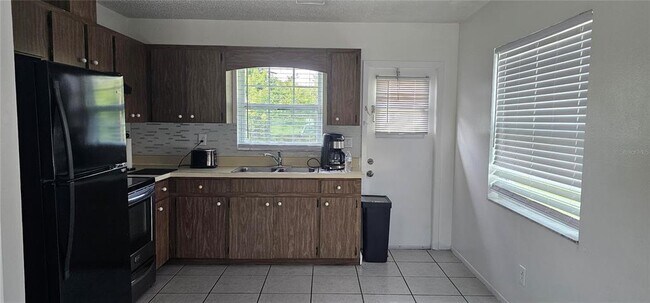 Foto del edificio - 12048 Henley Ave