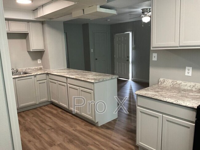 Foto del edificio - 304 E Park St