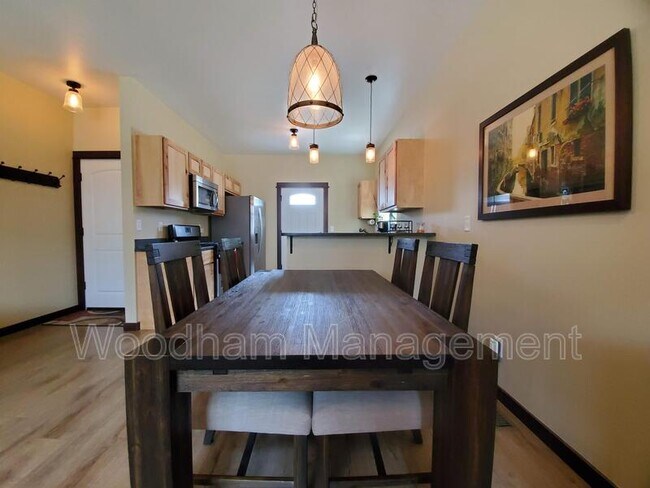 Foto del edificio - 2472 Milkhouse Ave