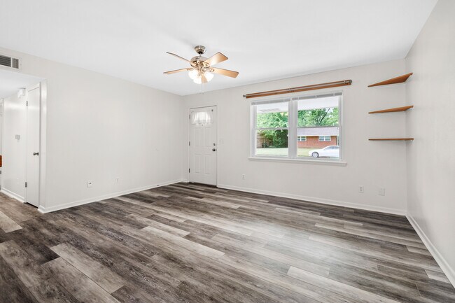 Building Photo - 912 W Bel Air Dr