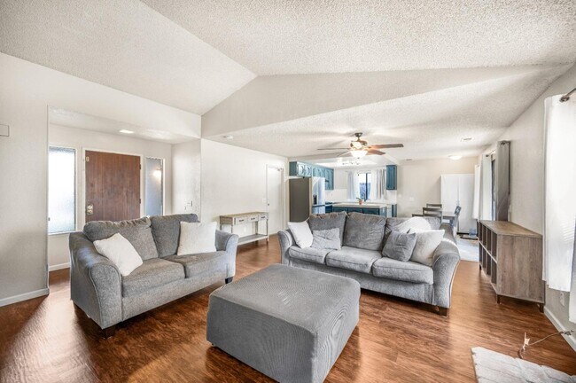 Building Photo - 4031 W San Bruno Ave