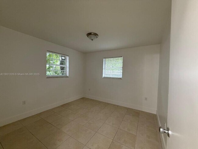 Foto del edificio - 2 bedroom in Miami FL 33142