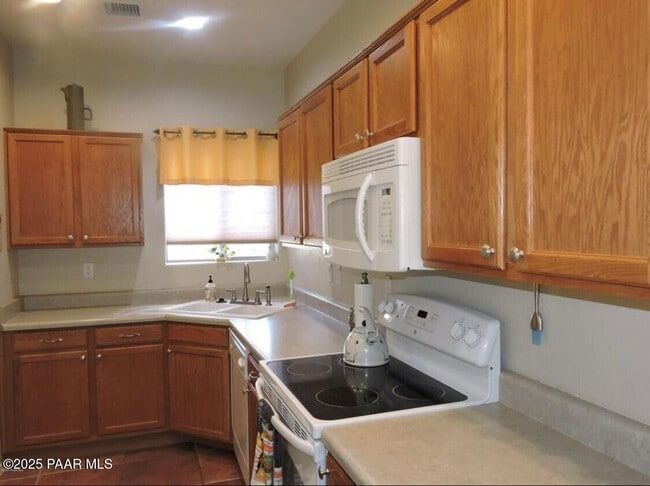 Building Photo - 4976 Summit Cir