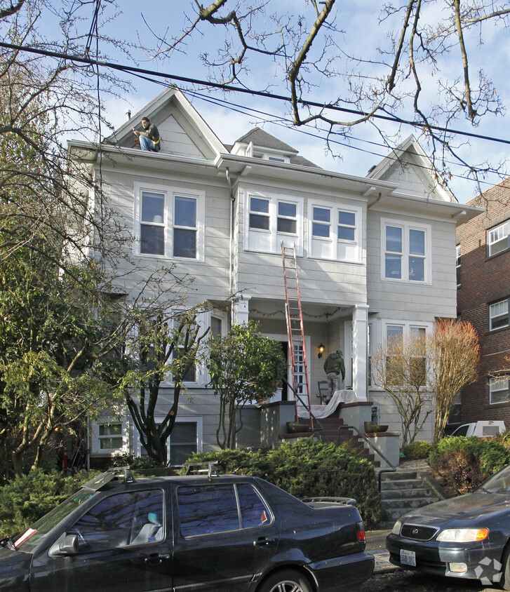 Building Photo - Elm Crest Apartments