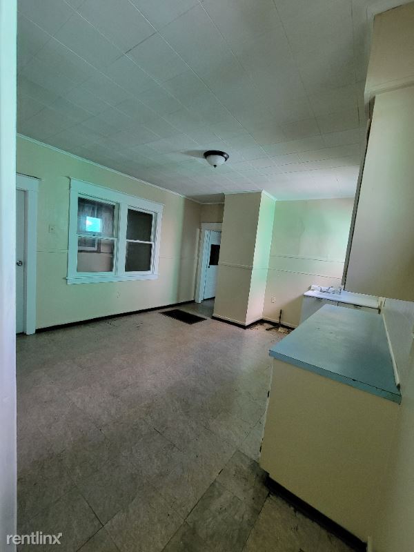 Building Photo - 4 br, 1 bath House - 24 Wick