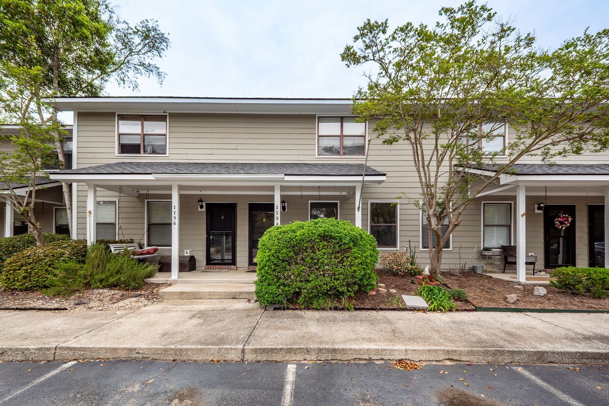 2 Bedroom, 1.5 Bathroom Townhome in Island Bluff - James Island - 2 Bedroom, 1.5 Bathroom Townhome in Island Bluff - James Island