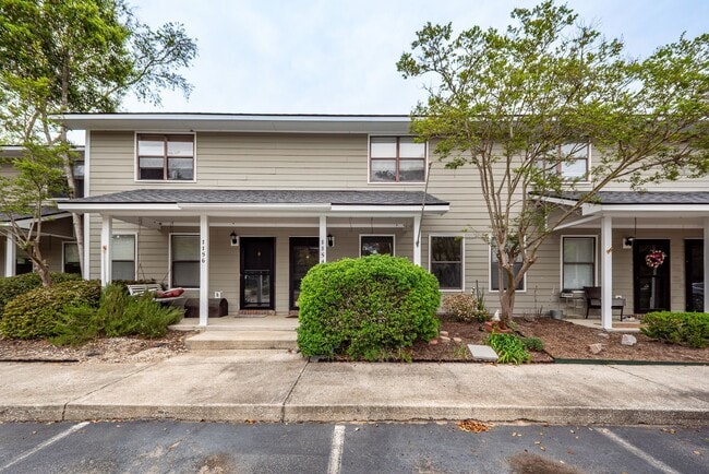 2 Bedroom, 1.5 Bathroom Townhome in Island Bluff - James Island - 2 Bedroom, 1.5 Bathroom Townhome in Island Bluff - James Island