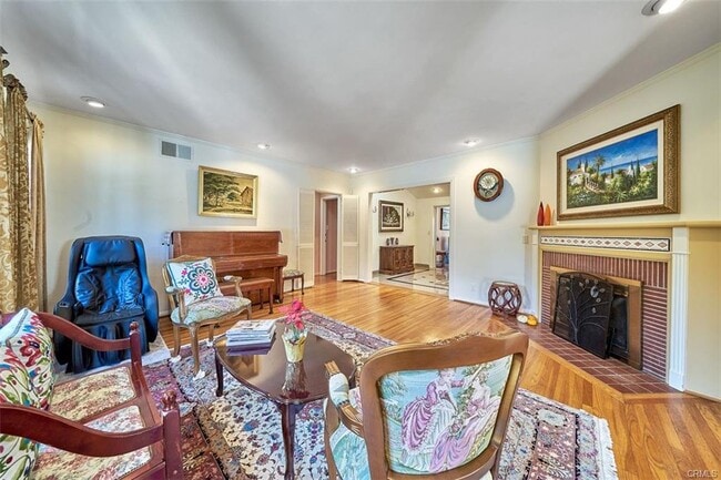 Building Photo - 433 S Bundy Dr