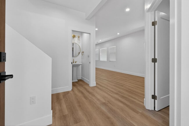 Foto del edificio - 678 E 45th St