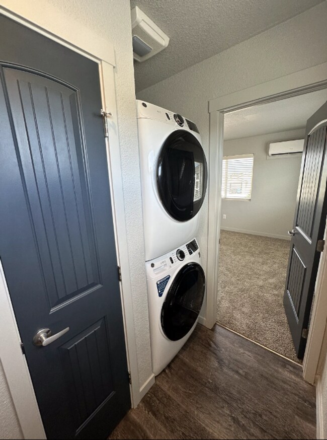 Foto del edificio - Brand new cottage apartment homes - New Co...