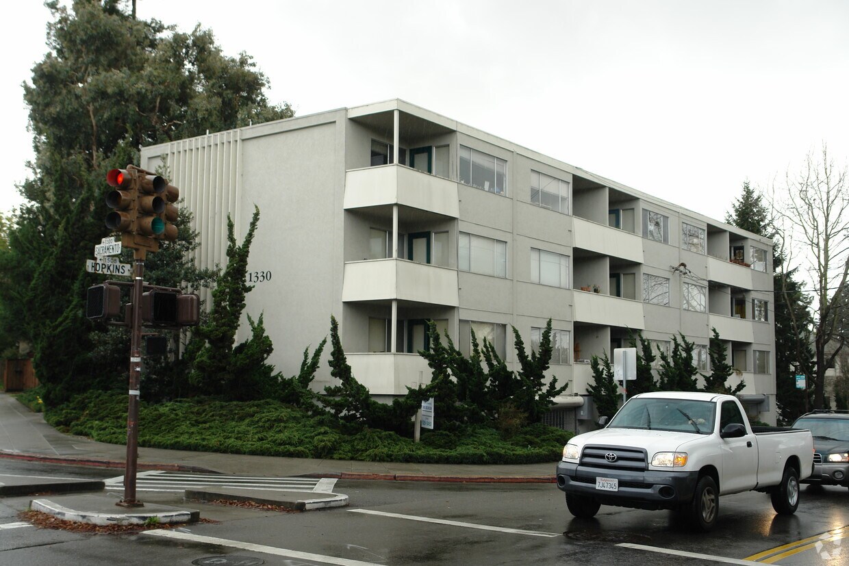 Primary Photo - 1330 Sacramento St