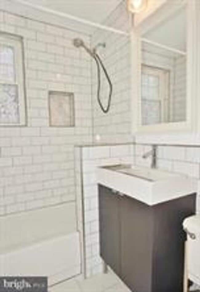 Building Photo - 2615 S Walter Reed Dr