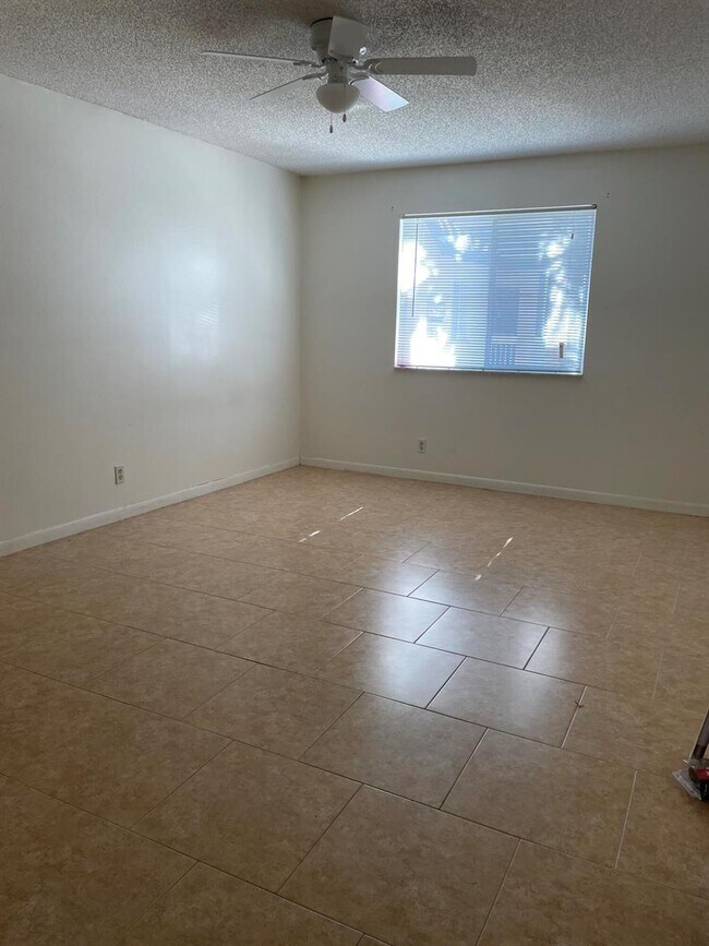 Foto del edificio - 9701 Westview Dr