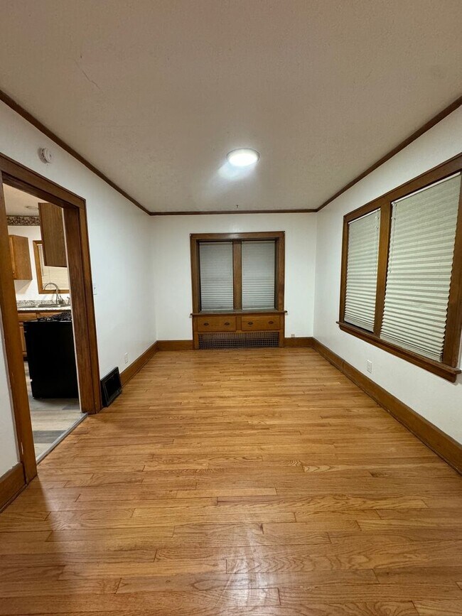 Building Photo - Single Family 3 bedroom