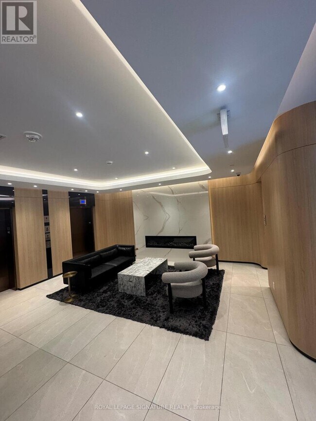 Photo du bâtiment - 900-900 St Clair Ave W
