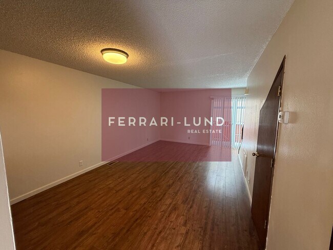 Foto del edificio - 2 Bed / 1.5 Bath Townhome – Central Sparks Near Baring Blvd - Kay DeAlba Property!!