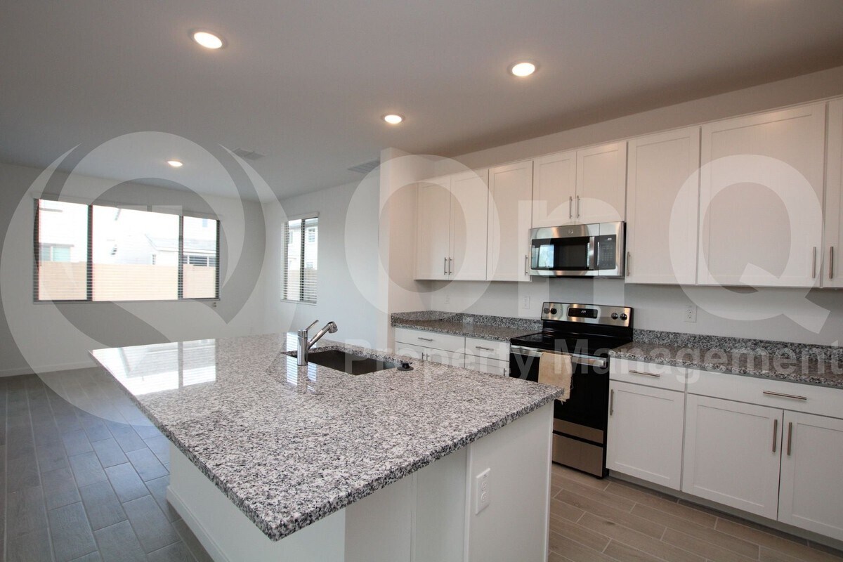 Foto principal - 7442 W Nicolet Ave