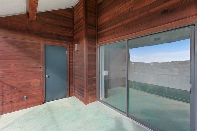 Building Photo - 4711 Spicewood Springs Rd