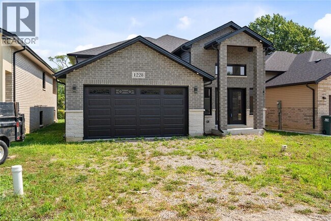Photo du bâtiment - 1228 Tourangeau Rd