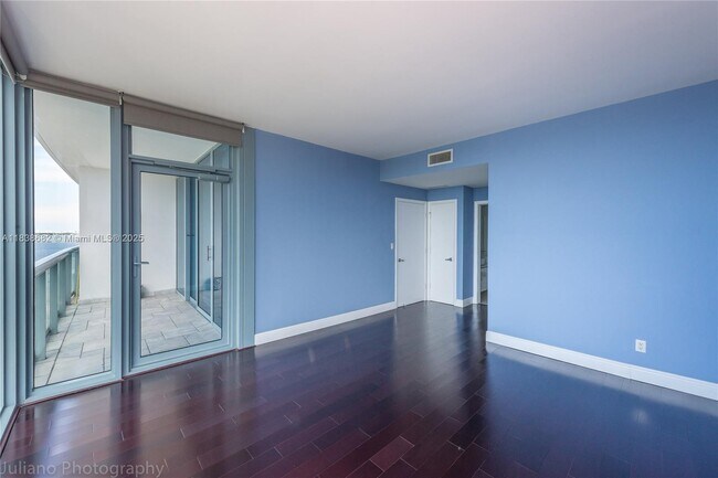 Foto del edificio - 601 NE 36th St