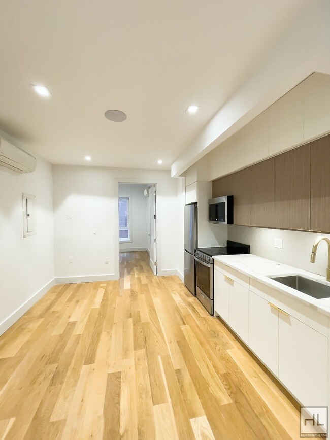 Building Photo - EAST 96 STREET / Modern 1-Bed 1-Bath / Gre...