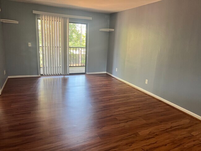 Foto del edificio - 4535 Holly Tree Rd