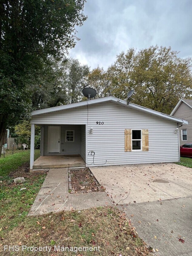Primary Photo - 4 br, 2 bath House - 920 W Monroe Terrace