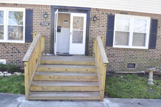 Building Photo - 9396 Pine Tree Rd
