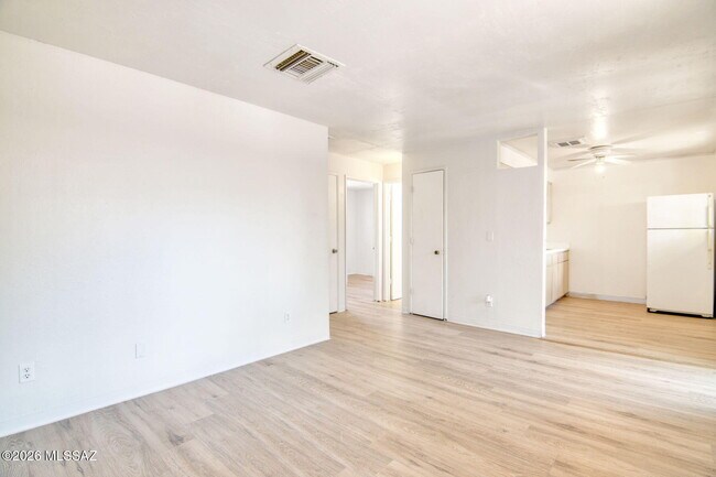 Building Photo - 5657 E 28th St