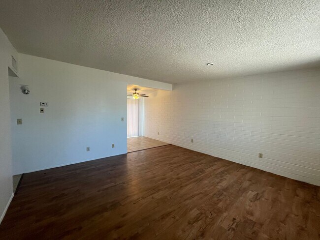Foto del edificio - Central 2 bedroom 1 bath unit with Fenced ...